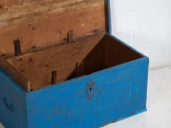Coffre bleu ancien (c.1920)