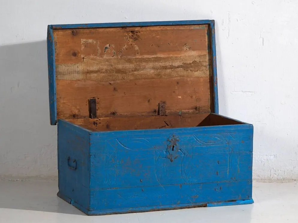 Coffre bleu ancien (c.1920)