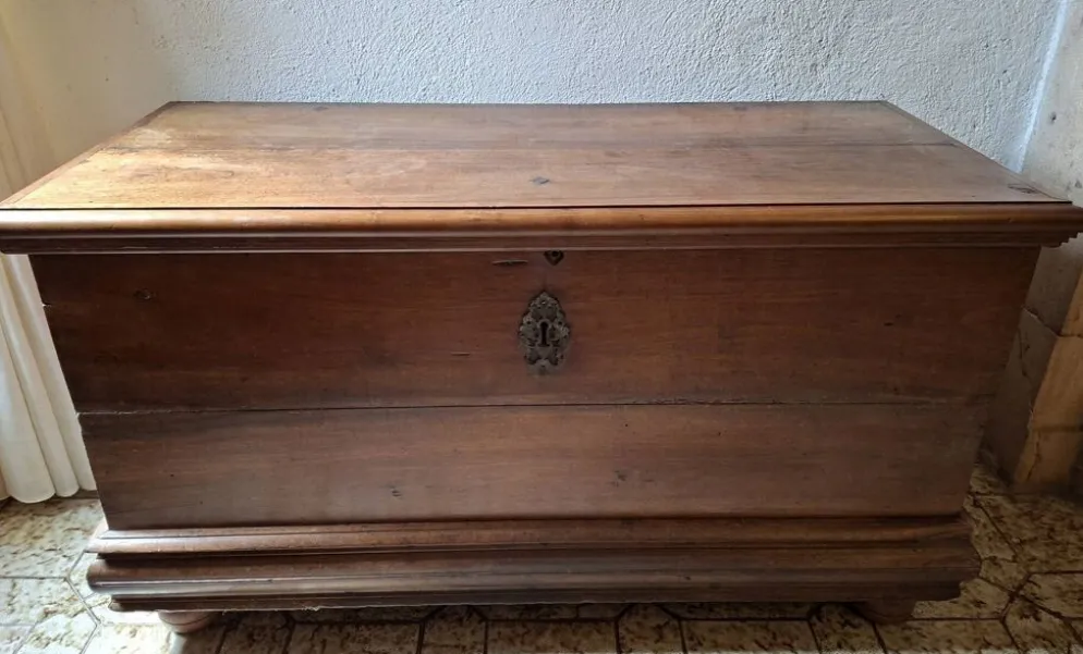 Coffre Bourguignon En Noyer D’époque Louis XIII