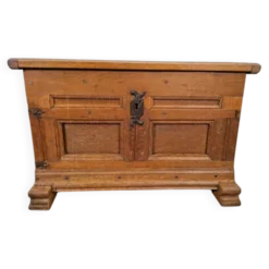 Coffre brutaliste antique en chêne, 1800