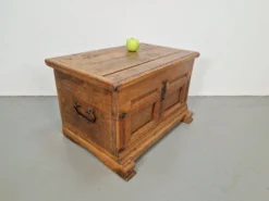 Coffre brutaliste antique en chêne, 1800