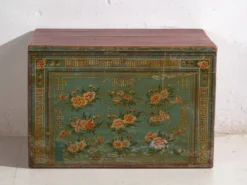 Coffre chinois ancien peint en bois de pin – Chine, circa 1900