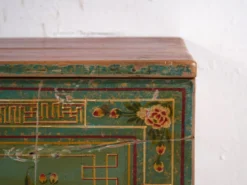 Coffre chinois ancien peint en bois de pin – Chine, circa 1900