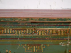 Coffre chinois ancien peint en bois de pin – Chine, circa 1900