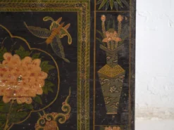 Coffre chinois ancien peint en bois de pin – Chine, circa 1900