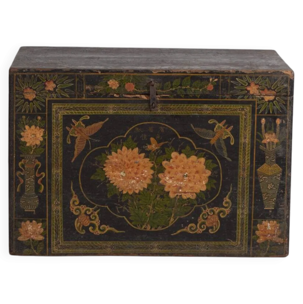 Coffre chinois ancien peint en bois de pin – Chine, circa 1900