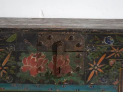 Coffre chinois ancien peint en bois de pin – Chine, circa 1900