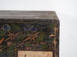 Coffre chinois ancien peint en bois de pin – Chine, circa 1900