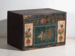 Coffre chinois ancien peint en bois de pin – Chine, circa 1900