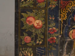 Coffre chinois ancien peint en bois de pin – Chine, circa 1900