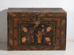 Coffre chinois ancien peint en bois de pin – Chine, circa 1900