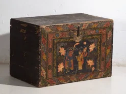 Coffre chinois ancien peint en bois de pin – Chine, circa 1900