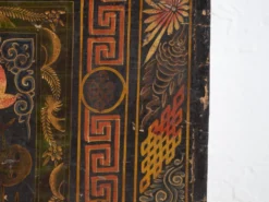 Coffre chinois ancien peint en bois de pin – Chine, circa 1900