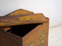 Coffre chinois avec peinture originale – Chine, vers 1900