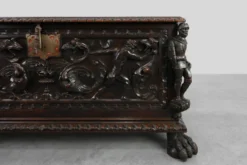 Coffre à couverture en chêne néo-renaissance français, 19e siècle