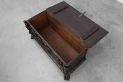 Coffre à couverture en chêne néo-renaissance français, 19e siècle