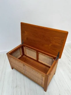 Coffre à couvertures / banc de rangement vintage danois en teck des années 1960 par Kai Winding pour Poul Hundevad