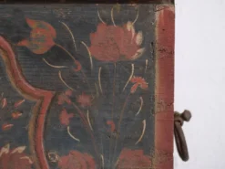 Coffre d’art populaire centre-européen en pin polychromé – Europe centrale, daté 1832