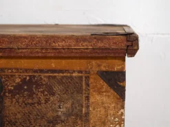 Coffre de mariage ancien d’art populaire (vers 1820)