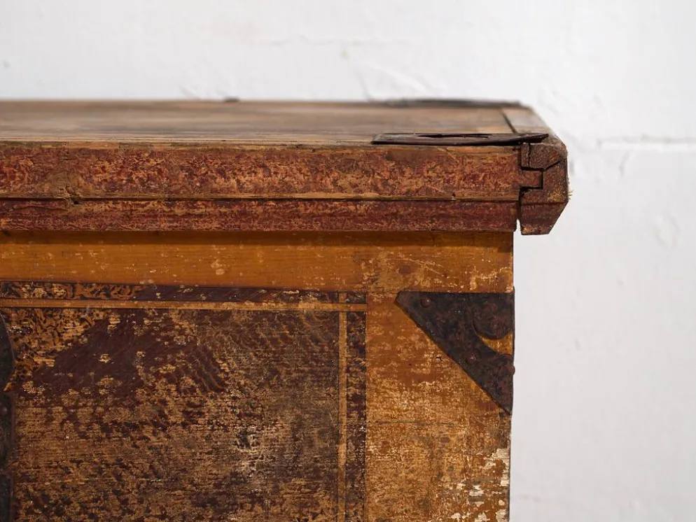 Coffre de mariage ancien d’art populaire (vers 1820)