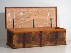 Coffre de mariage ancien d’art populaire (vers 1820)