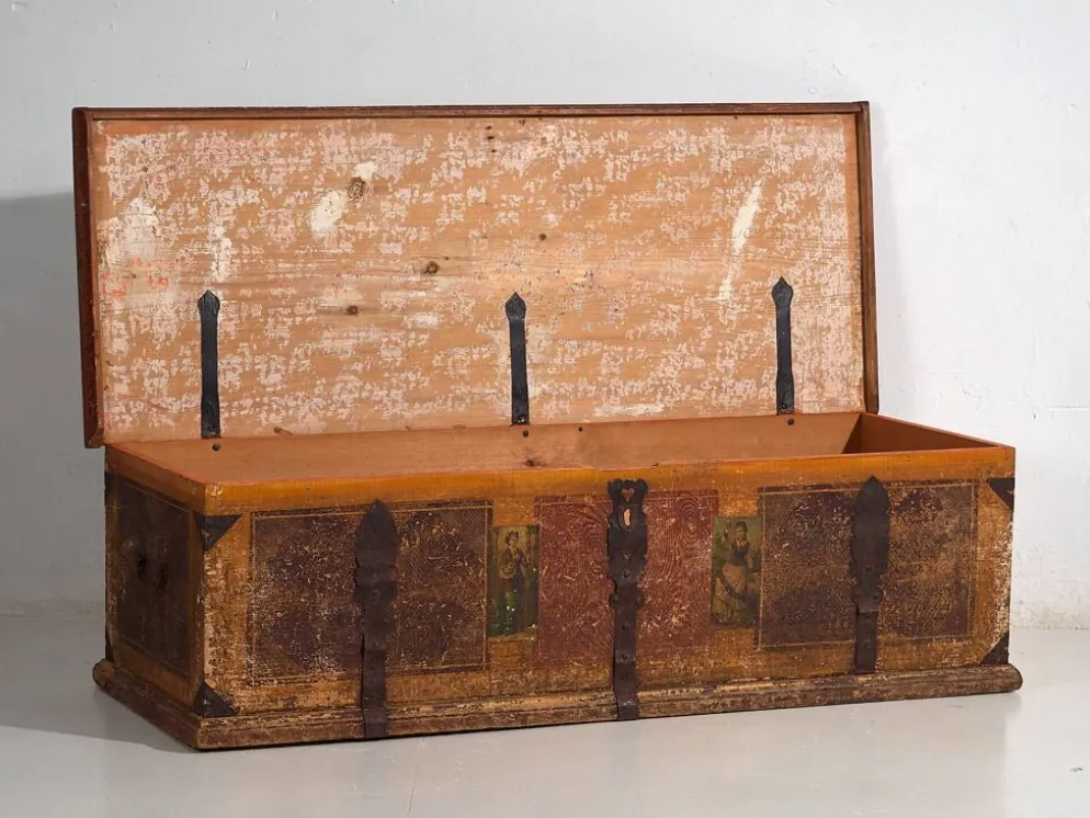 Coffre de mariage ancien d’art populaire (vers 1820)