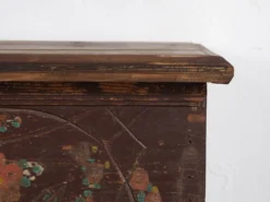 Coffre de mariage ancien à décor végétal en relief (vers 1820)