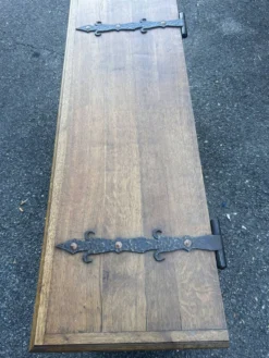 Coffre de mariage ancien en chêne massif sculpté – XIXe siècle