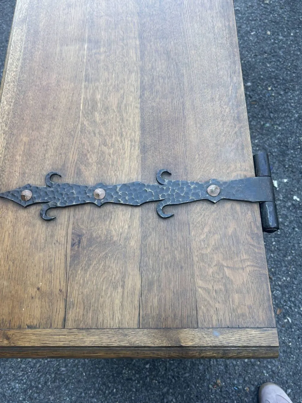 Coffre de mariage ancien en chêne massif sculpté – XIXe siècle