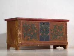 Coffre de mariage ancien à motifs floraux polychromes (vers 1860) #104