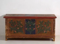 Coffre de mariage ancien à motifs floraux polychromes (vers 1860) #104
