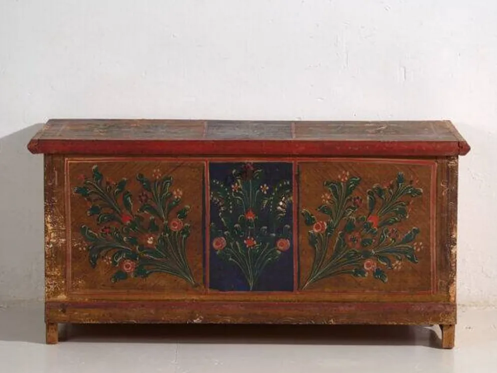 Coffre de mariage ancien à motifs floraux polychromes (vers 1860) #104