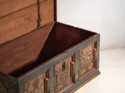 Coffre de mariage ancien peint en pin – Empire austro-hongrois, Année 1775