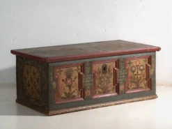 Coffre de mariage ancien peint en pin – Empire austro-hongrois, Année 1775