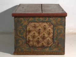 Coffre de mariage ancien peint en pin – Empire austro-hongrois, Année 1775