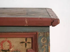 Coffre de mariage ancien peint en pin – Empire austro-hongrois, Année 1775