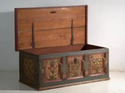 Coffre de mariage ancien peint en pin – Empire austro-hongrois, Année 1775
