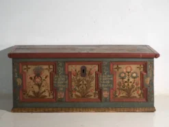 Coffre de mariage ancien peint en pin – Empire austro-hongrois, Année 1775