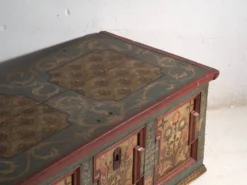Coffre de mariage ancien peint en pin – Empire austro-hongrois, Année 1775