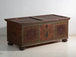 Coffre de mariage ancien polychrome – Europe centrale, vers 1850