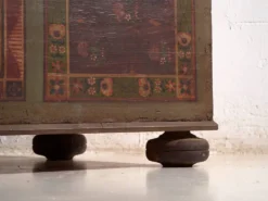 Coffre de mariage ancien polychrome – Europe centrale, vers 1850
