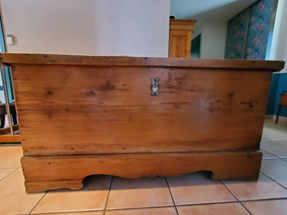 Coffre de mariage en bois massif
