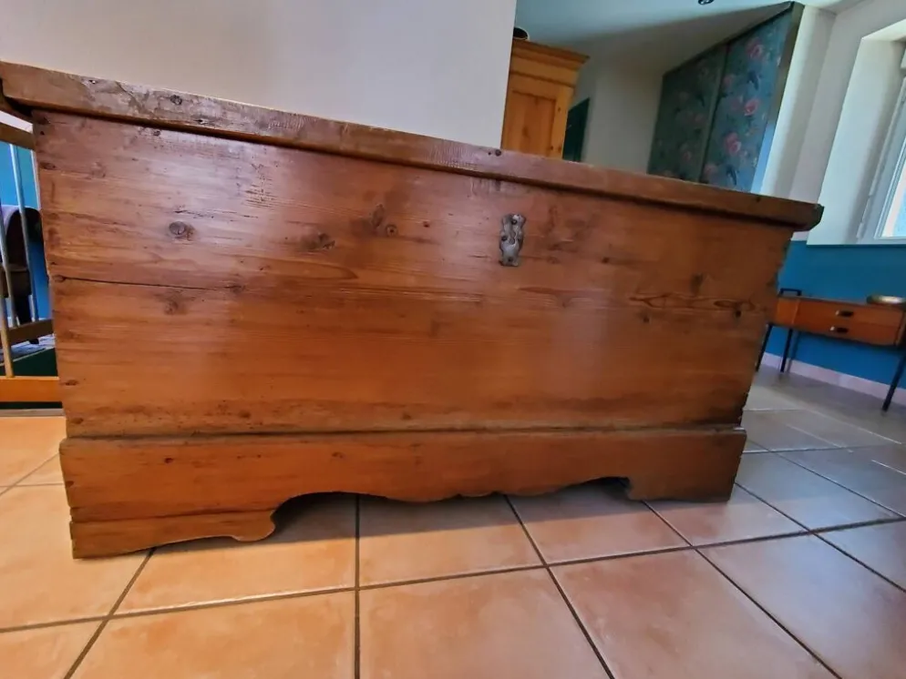 Coffre de mariage en bois massif