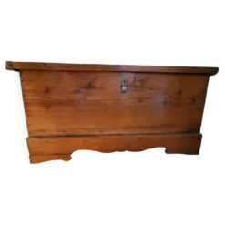 Coffre de mariage en bois massif