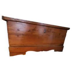 Coffre de mariage en bois massif