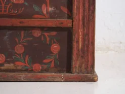 Coffre de mariage en pin aux tulipes peintes – Europe centrale, 1891
