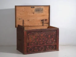Coffre de mariage en pin aux tulipes peintes – Europe centrale, 1891