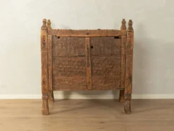 Coffre de mariée antique de la vallée de Swat