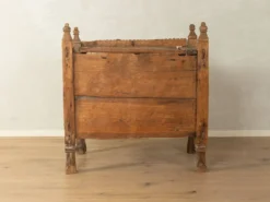 Coffre de mariée antique de la vallée de Swat