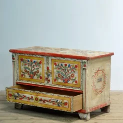Coffre de mariée art populaire, vers 1950